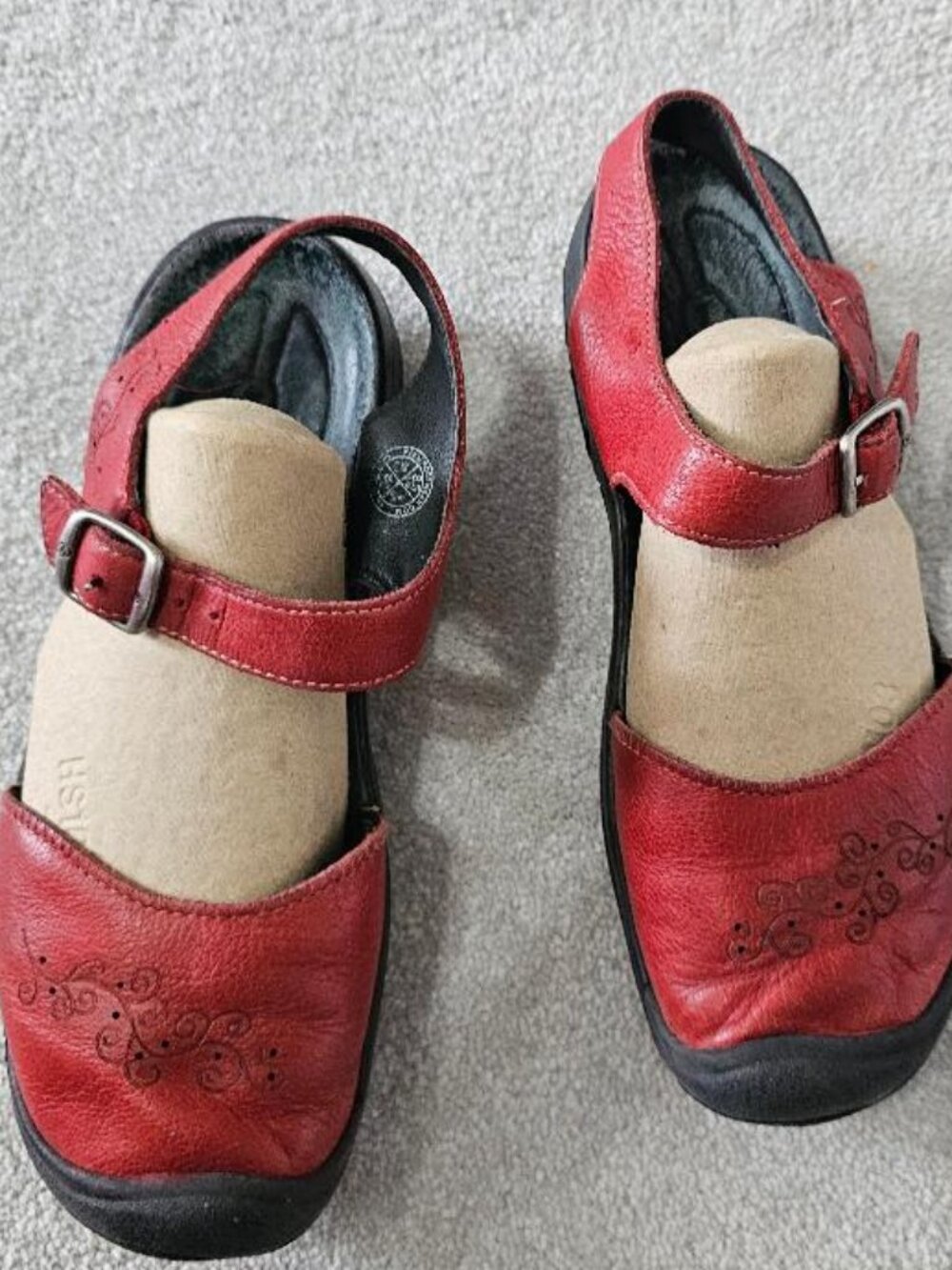 Keen Mary Jane sandals size 8.5 in Red leather